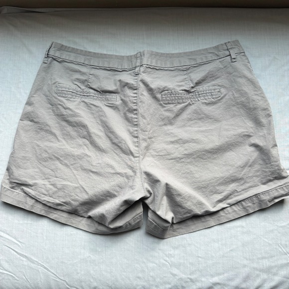 Old Navy Womens Size 14 Gray Chino Shorts Everyday 5 Inch Cotton Stretch - Picture 8 of 8